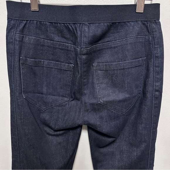 BCBG MaxAzria Soft & Stretchy Lightweight Capri Jean-look Legging - Picture 5 of 8